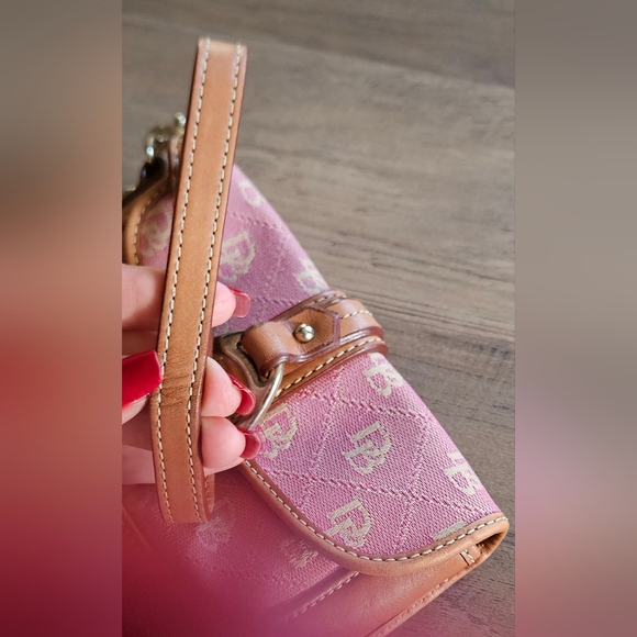 Dooney & Bourke wristlet EUC - Picture 7 of 7